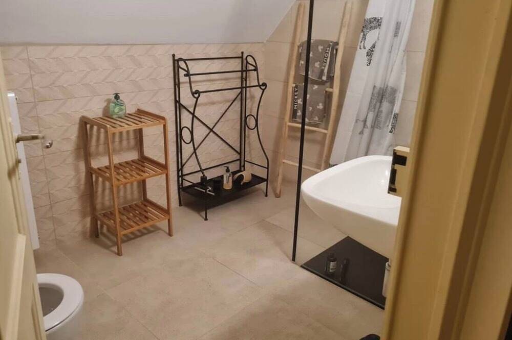 Apartamento entero, Chic & Serene: Modern 2Br Oasis in Renens with Ac in Renens, Distrito del Ouest lausannois