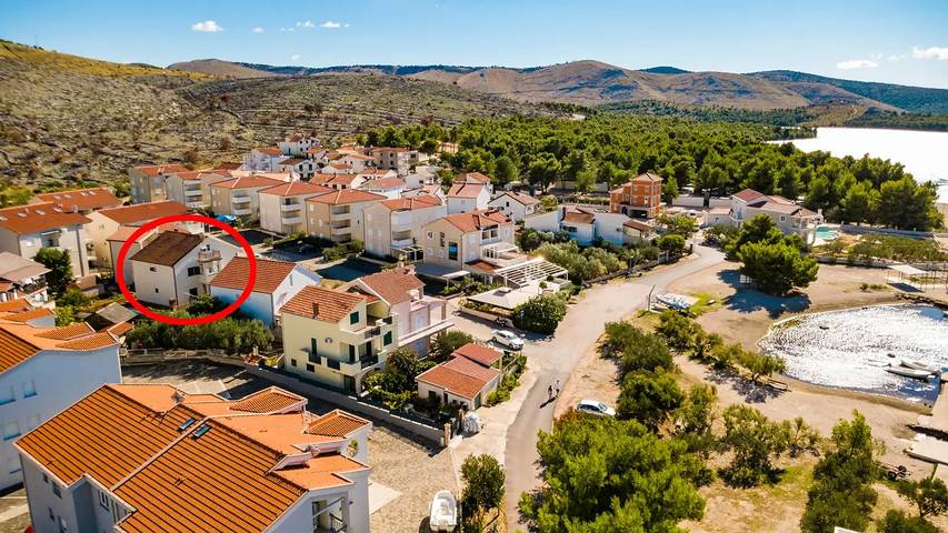 Gîte pour 7 personnes, avec terrasse à Zaboric