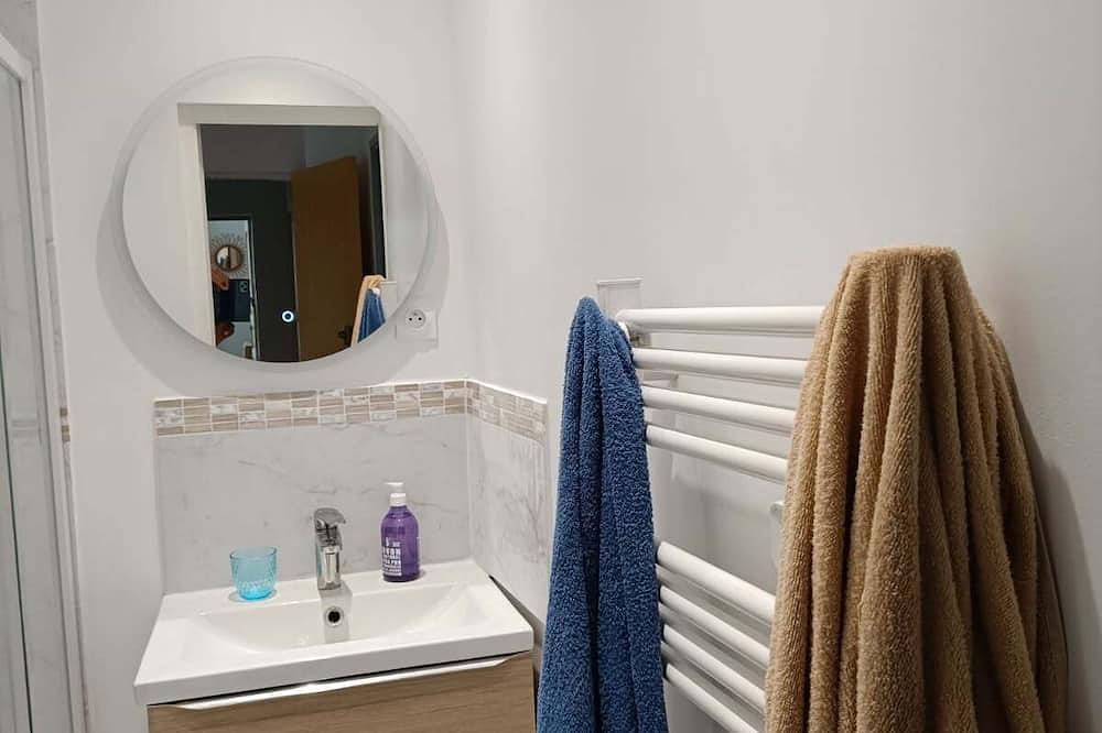 Apartamento entero, Dwelling in farmhouse with independent entrance (no shared rooms) in Pertuis, Parque natural regional del Luberon