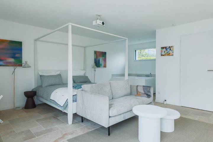 Gîte pour 2 personnes, avec terrasse et piscine ainsi que jacuzzi et jardin à Le Bernard - 2