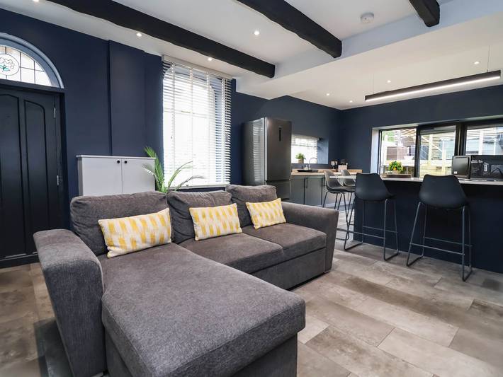2 Makant Street in Bolton, Grand Manchester