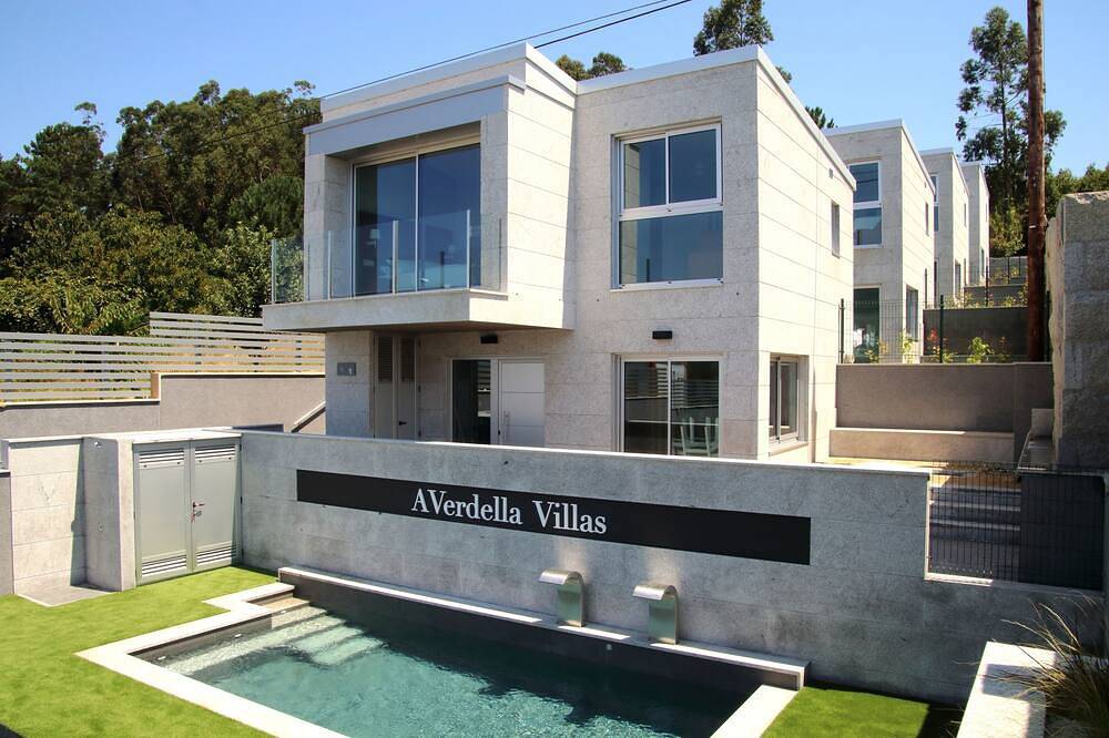 Villas con Piscina a tan Solo 10 Minutos Caminando del Centro de Sanxenxo in Sanxenxo, Rías Baixas