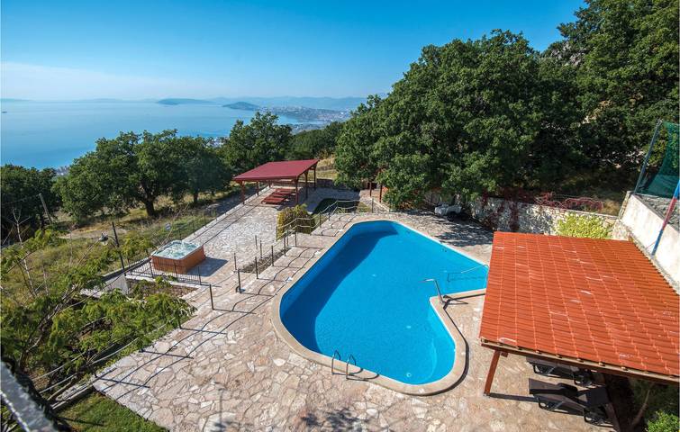 Location de vacances pour 27 personnes, avec piscine et terrasse à Podstrana - 3