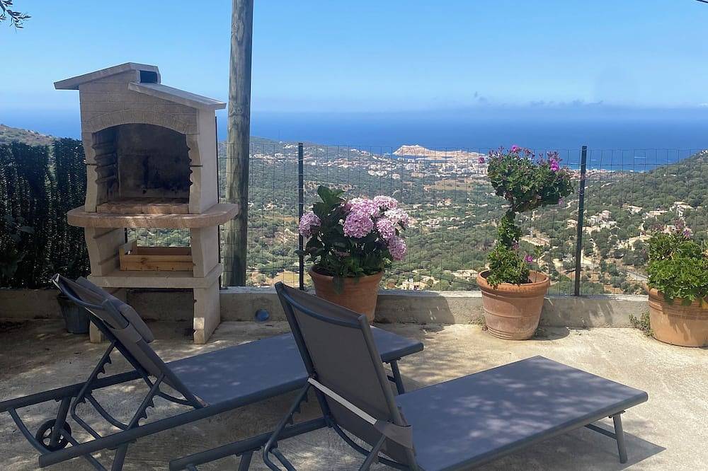 Appartement rez de villa ,type T2 vue sur la mer . in L'Île-Rousse, Région de Calvi