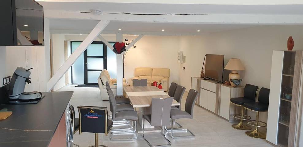 Location de vacances pour 6 personnes, avec vue ainsi que jardin et terrasse à Vayrac - 2