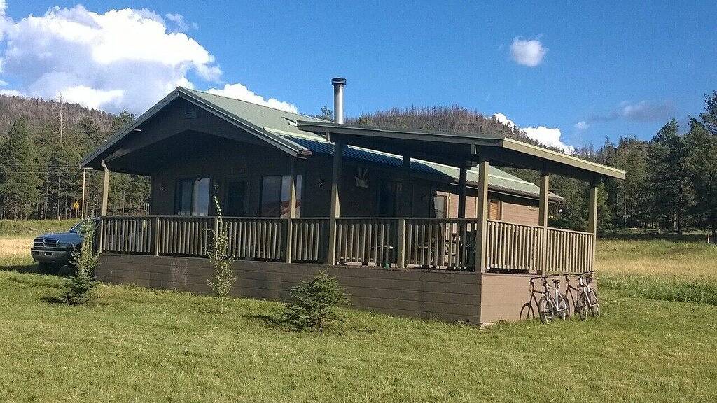 Semrows Cabin wird von Cabin Butler verwaltet in Greer, Apache County