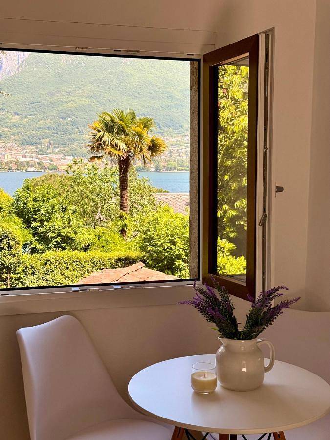 Ferienhaus für 2 Personen, mit Terrasse und Garten sowie Seeblick und Ausblick