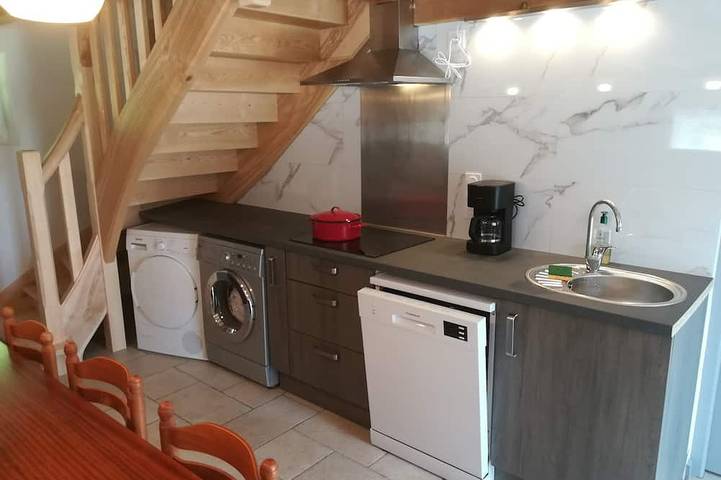 Location de vacances pour 9 personnes, avec Jardin et Piscine à Saint-Georges-de-Montclard