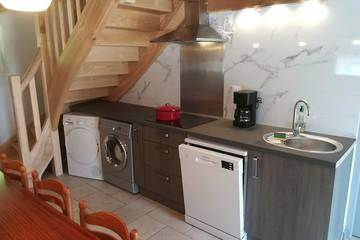 Location de vacances pour 9 personnes, avec jardin et piscine, animaux acceptés à Saint-Georges-de-Montclard