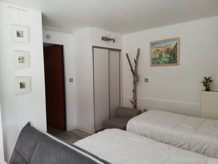 Gîte pour 3 personnes, avec terrasse et vue sur le lac, animaux acceptés à Campan - 4