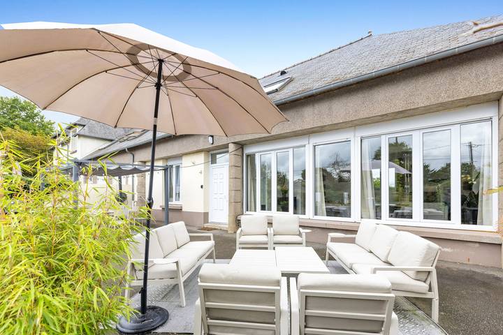 Location de vacances pour 10 personnes, avec terrasse ainsi que jacuzzi et jardin à Montfort-sur-Meu - 3