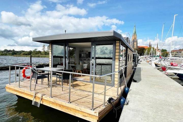 Boot für 6 Personen, mit Terrasse und Ausblick in Schweden