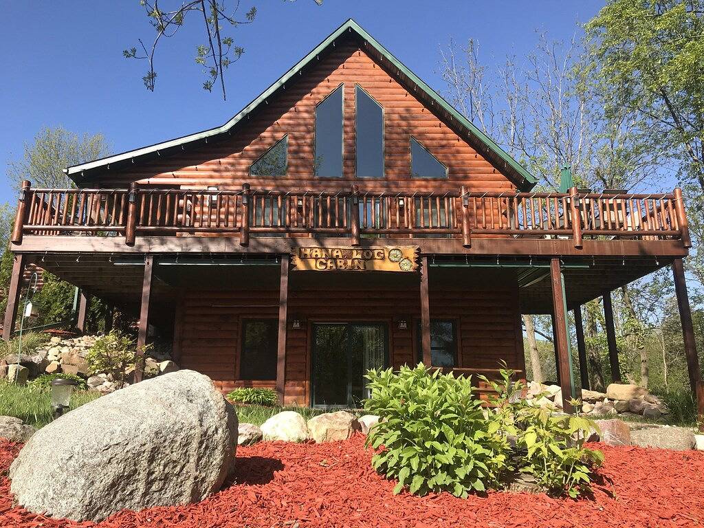 Hana Log Cabin in der Nähe von Devil's Lake in Devils Lake
