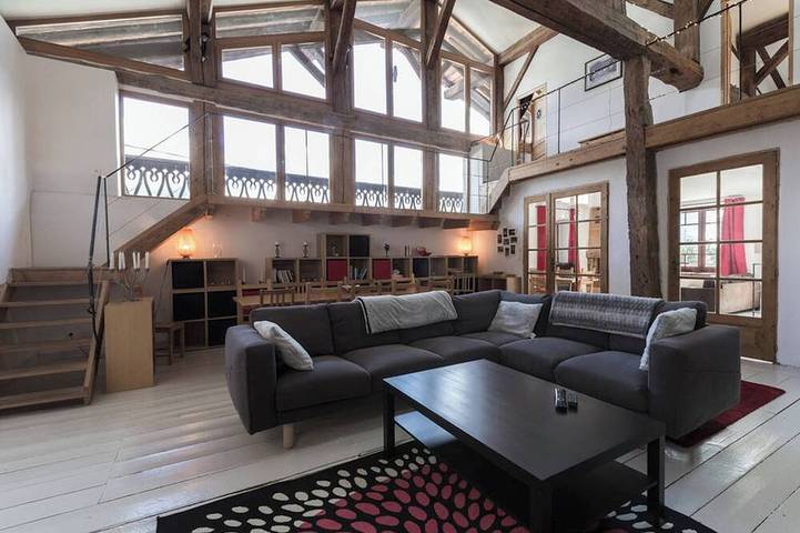 Location de vacances pour 14 personnes, avec jacuzzi et balcon à Les Chapelles