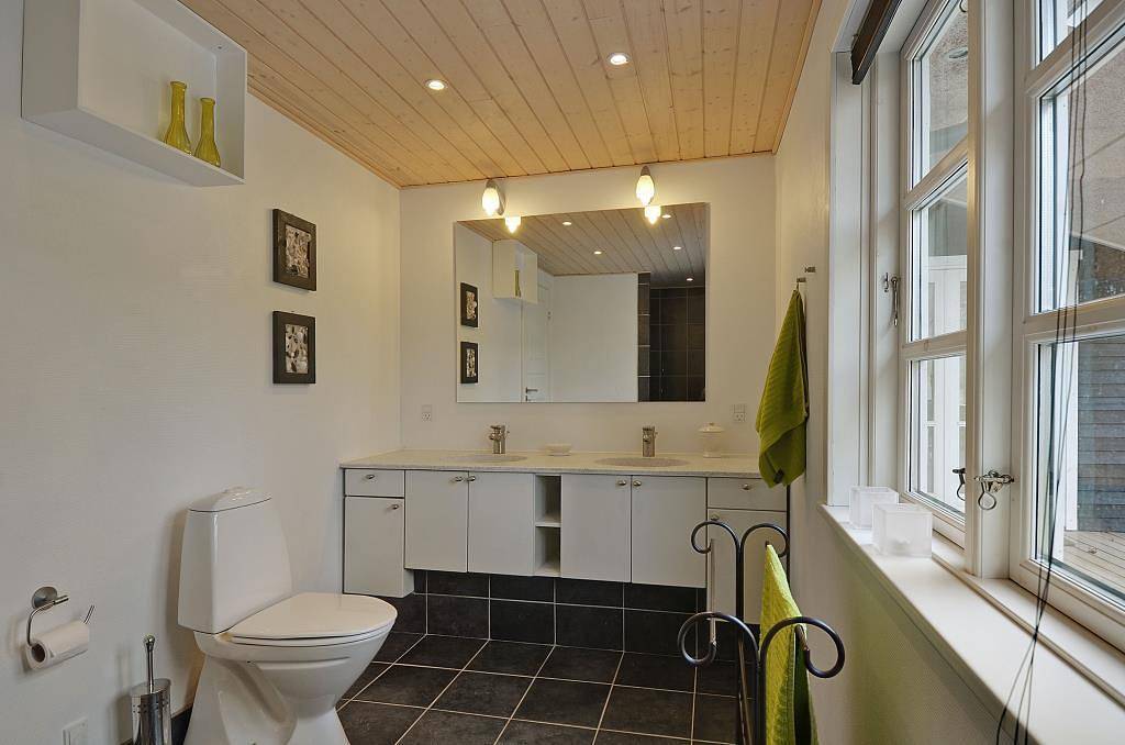 Haus mit umlaufender Holzterrasse und Sauna – Nahe am Badestrand in Nørhede Vest, Ulfborg
