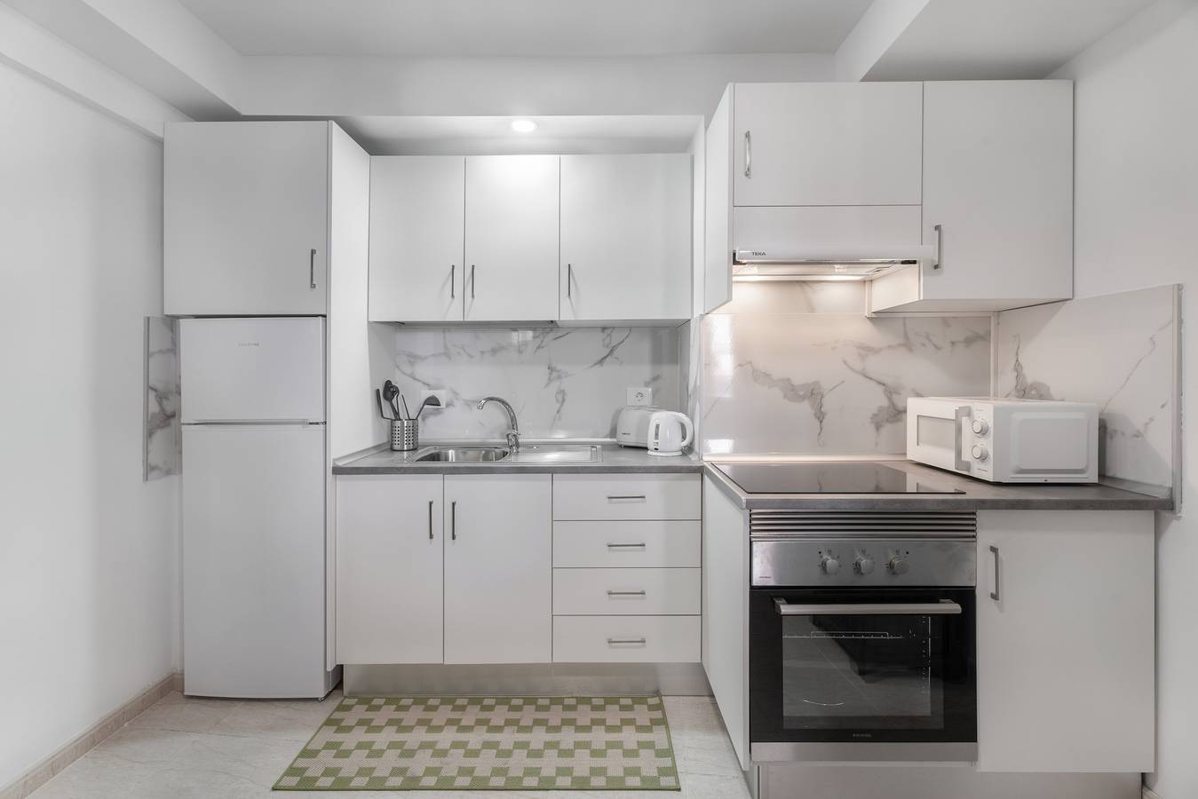 Geheel appartement, Vakantie 'Las Flores 1D' met gedeeld zwembad en Wi-Fi in San Eugenio Alto, Adeje