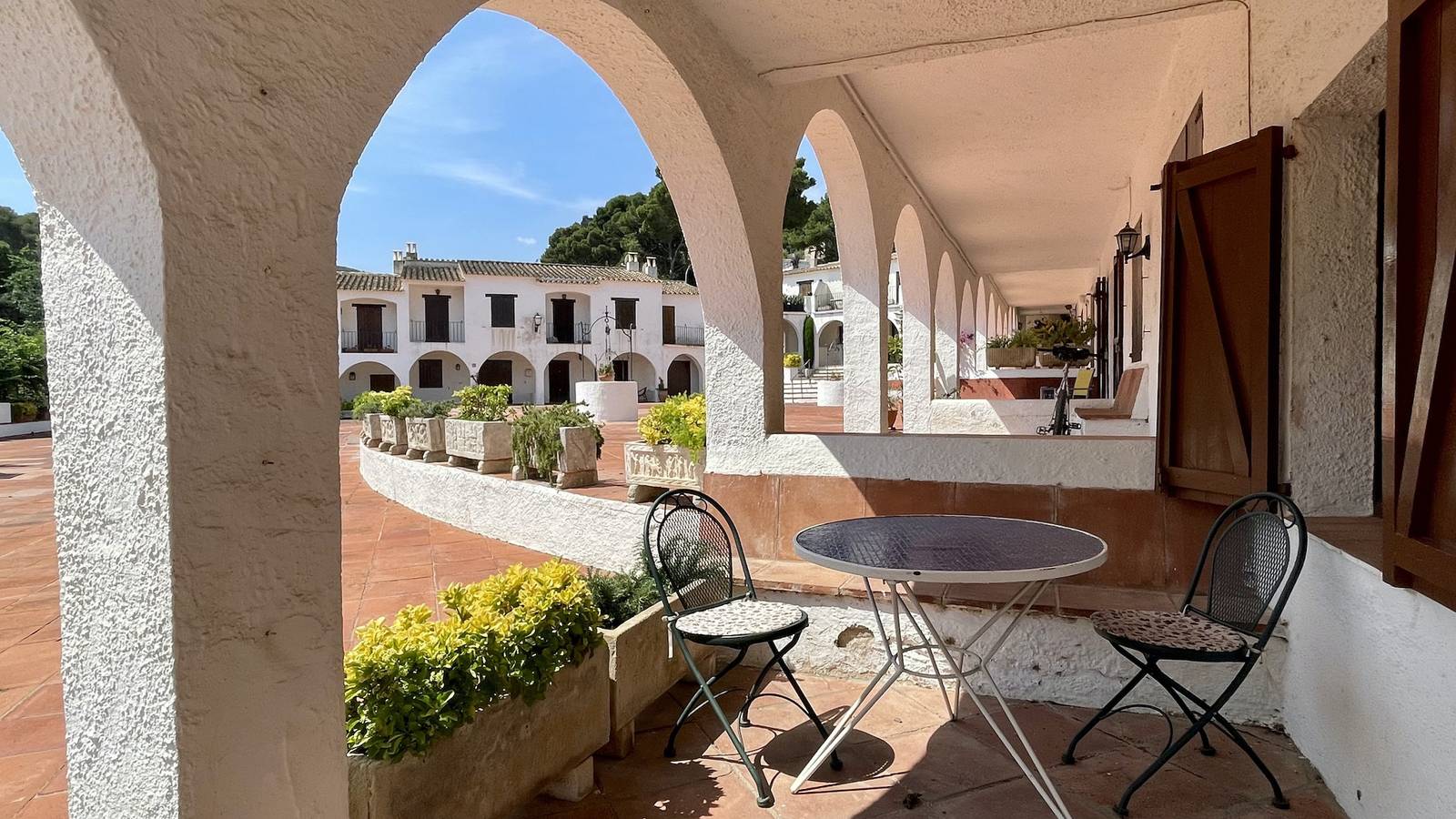 Plaça Dels Pous 15 in Pals, Costa Brava