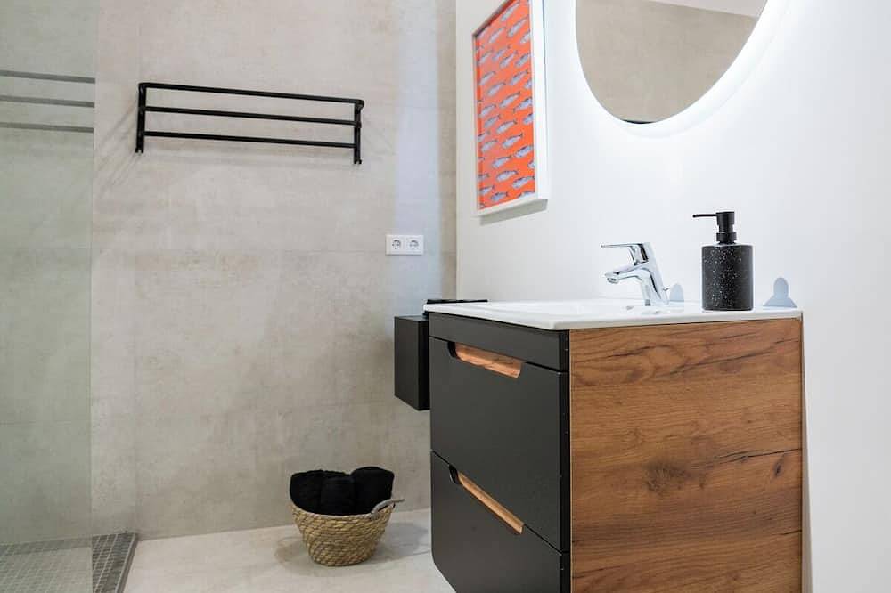 Ganze Wohnung, Luxus Loft 100qm - Sauna - 4 Personen - Parkplatz - zentral in Wiesbaden, Rheingau