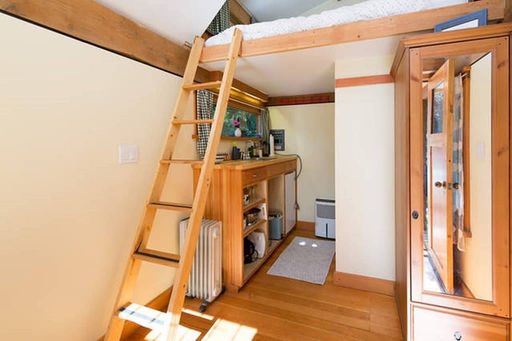 The Micro Cabin In Roberts Creek - 2 Minutes from the Beach! in Sunshine Coast Regional District