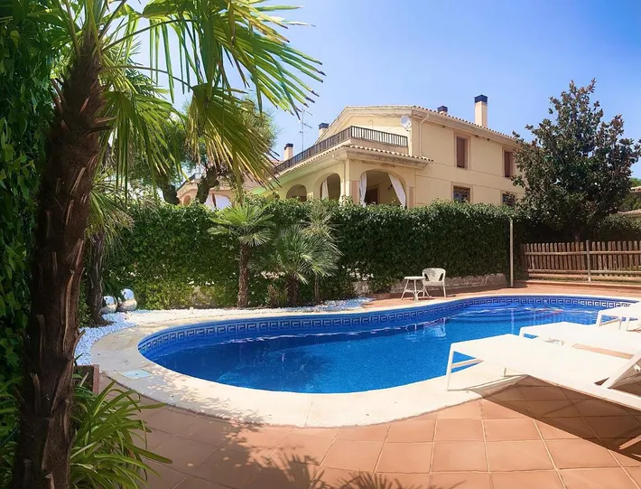 Casa de vacaciones para 9 personas, con jardín además de vistas y piscina, Se admiten mascotas - 1