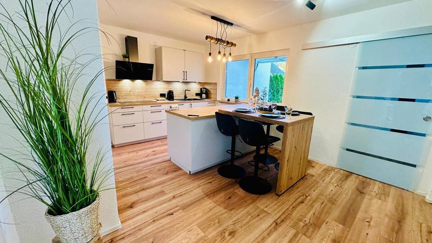 Ferienhaus für 9 Personen, mit Balkon und Terrasse