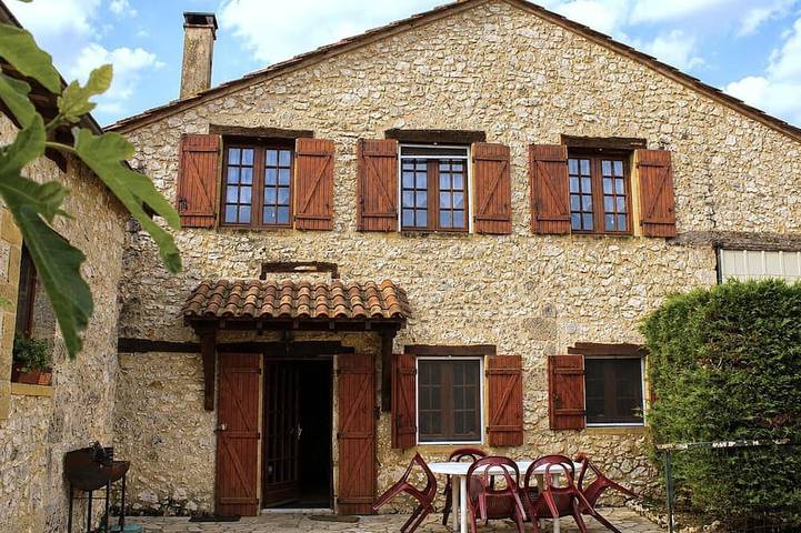 Gîte pour 6 personnes, avec Terrasse ainsi que Jardin et Piscine