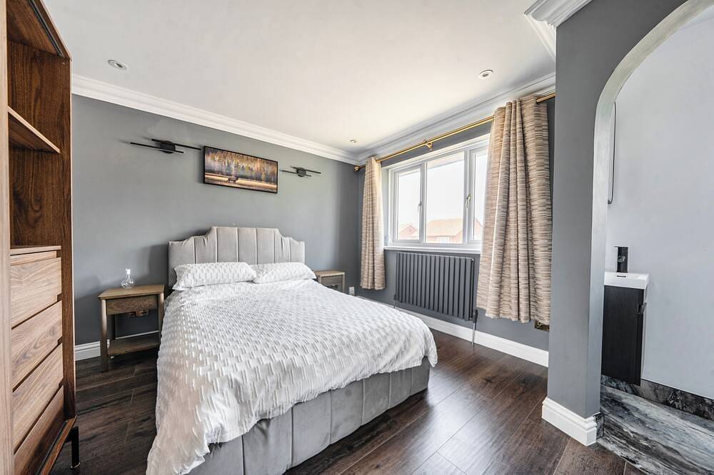 Aylesbury - Sleeps 6 - Parking - Central Location in Aylesbury, Chiltern Hills