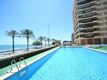 Gîte pour 9 personnes, avec piscine et terrasse à Benicasim