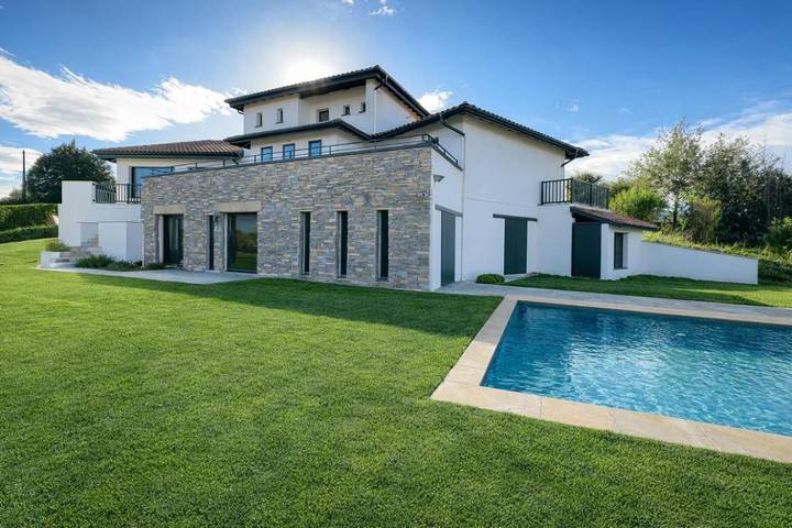 Casa rural para 12 personas, con Balcón y Terraza además de Jardín y Piscina en Fuenterrabía - 2