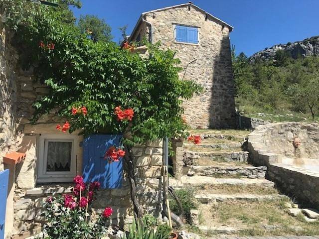 Location de vacances pour 3 personnes, avec jardin ainsi que terrasse et vue, adapté aux familles à Reilhanette - 2