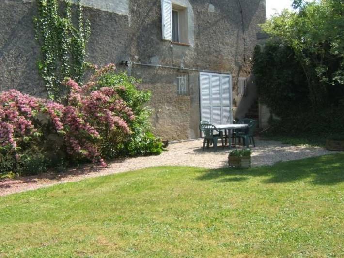 Gîte pour 2 personnes, avec piscine ainsi que terrasse et jardin à Labruguière - 3