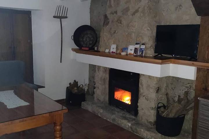 Casa rural para 10 personas, con vistas además de jardín y piscina, Se admiten mascotas en Sierra Mágina