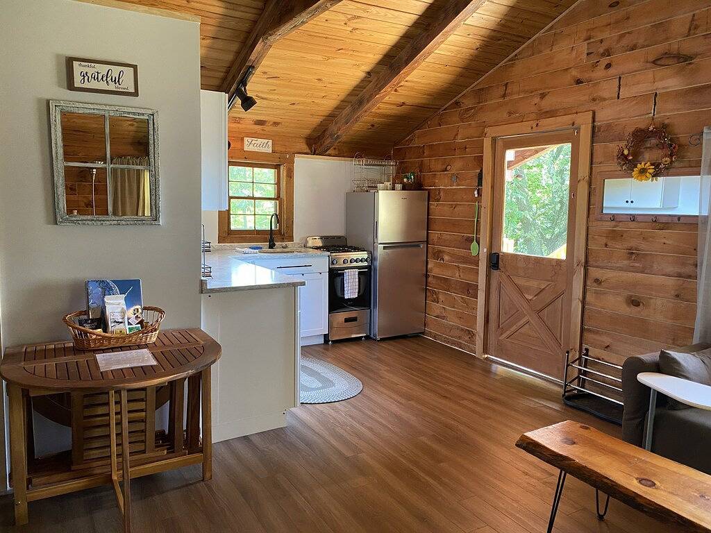 Log Cabin for 4 Guests in Catskill Mountains, Ulster County