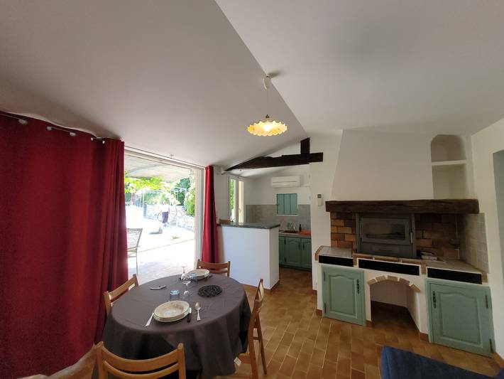 Gîte 'Mami Zi' with Mountain View, Wi-Fi, and Air Conditioning in Apt, Parc naturel régional du Luberon