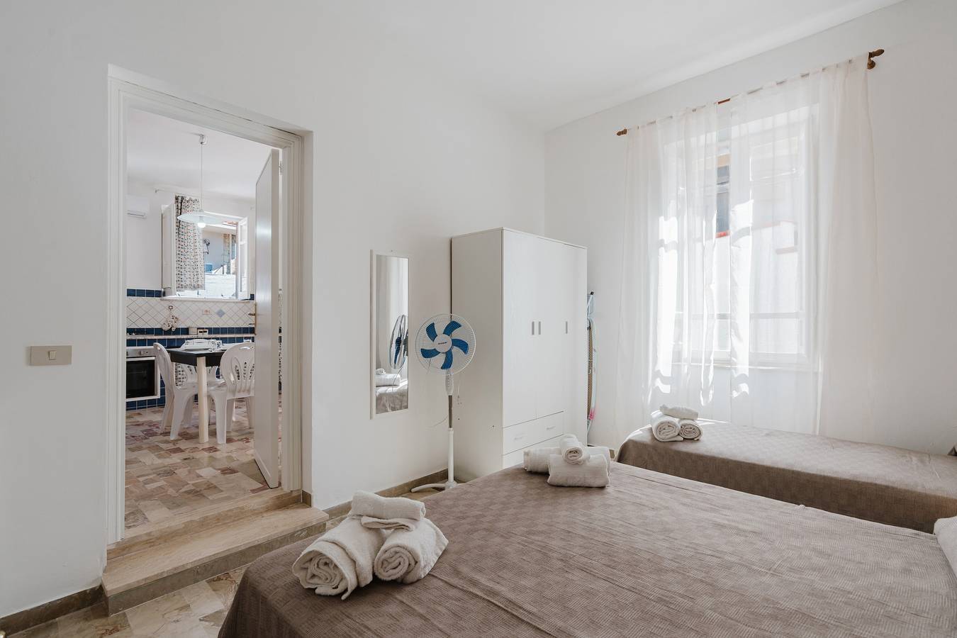 Appartement entier, Appartement 'Sea Nest - Près de la Plage' avec terrasse privée, Wi-Fi et climatisation in Balestrate, Province de Palerme