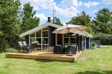 Ferienhaus für 6 Personen, mit Terrasse und Whirlpool in Blokhus