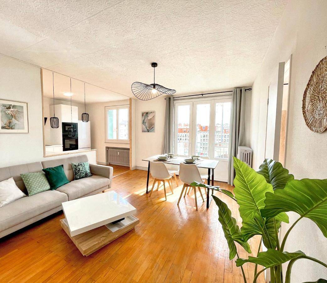 Appartement entier, Le Bel Horizon - Chaleureux & Lumineux proche gare in Roanne, Région de Roanne