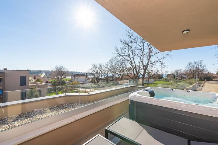 Ferienwohnung für 5 Personen, mit Balkon/Terrasse in Karigador