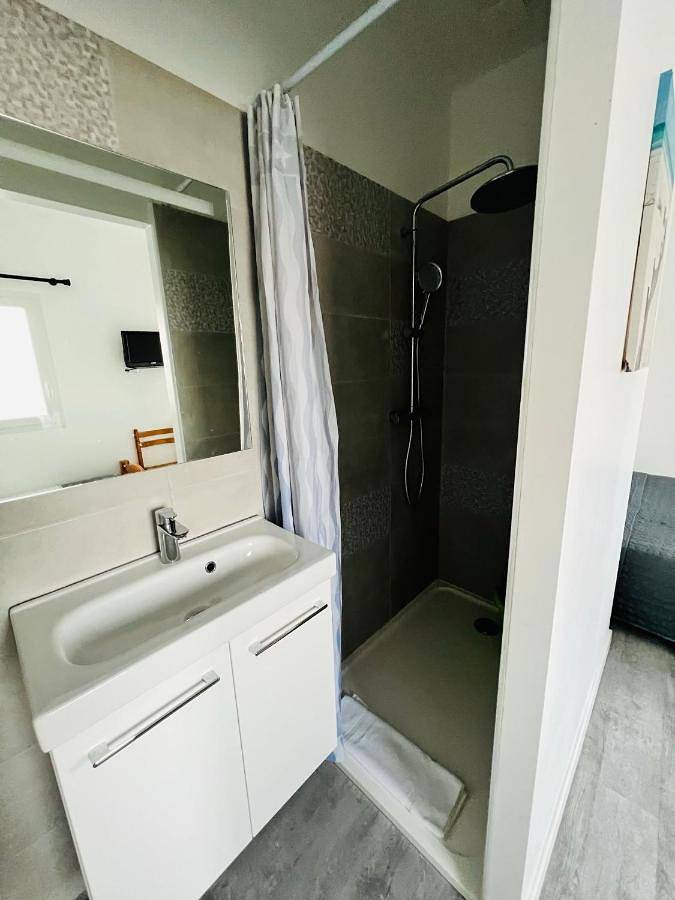 Double Room with Private Bathroom in Indre (Nantes), Région de Nantes