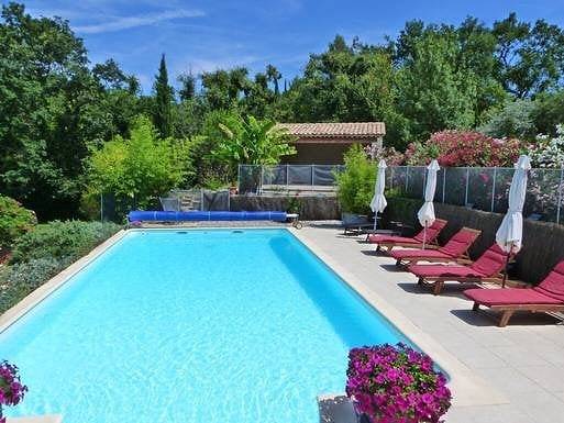 Cottage pour 2 personnes, avec piscine et jardin à Trets