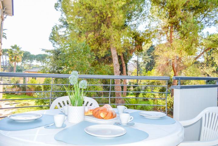 Gîte pour 4 personnes, avec Balcon/Terrasse et Piscine à Pineto