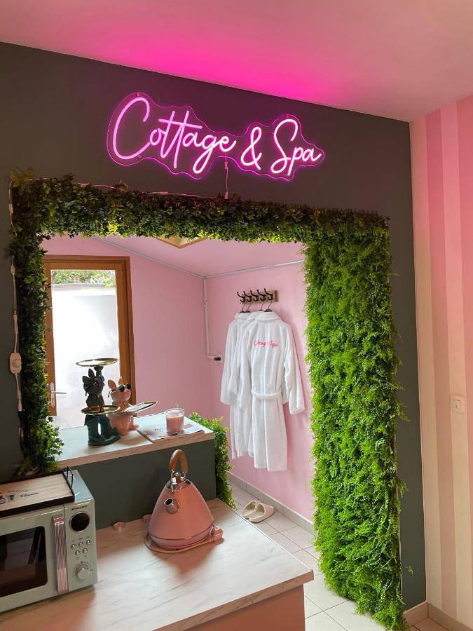 Maison Spacieuse Jacuzzi Wifi Netflix in Quiévrechain, Région de Valenciennes