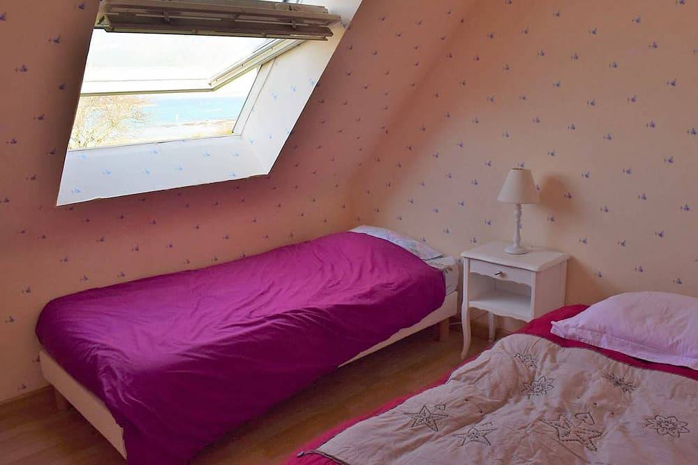 House with enclosed garden for rent in Louannec, close to the sea in Louannec, Pink Granite Coast