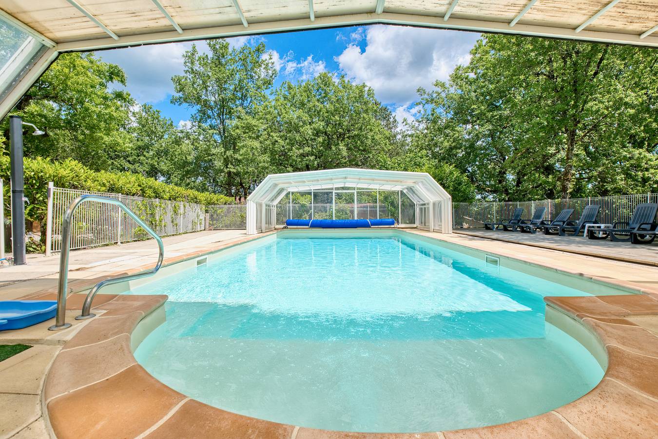 Maison de vacances 'Rapiette' avec piscine partagée, terrasse privée et jardin privé in Salignac-Eyvigues, Périgord Noir