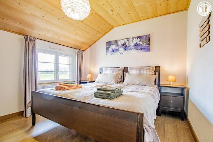 Location de vacances pour 4 personnes, avec balcon ainsi que piscine et jardin à Romenay - 2