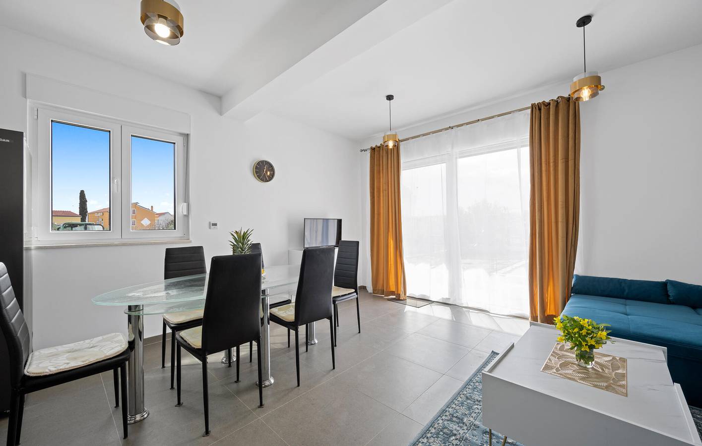 Gemütliche 90 m² große Wohnung mit Pool, Terrasse und WLAN in Strandnähe in Vodice, Šibenik-Knin