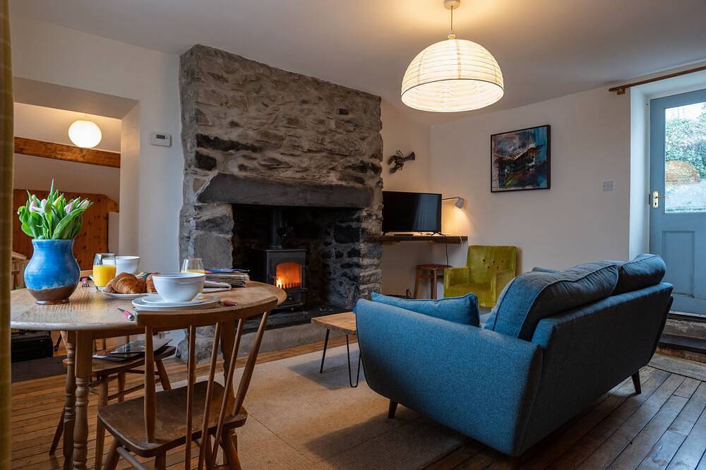 Ty Bach - sleeps 2 guests  in 1 bedroom in Llanberis, Llyn Padarn