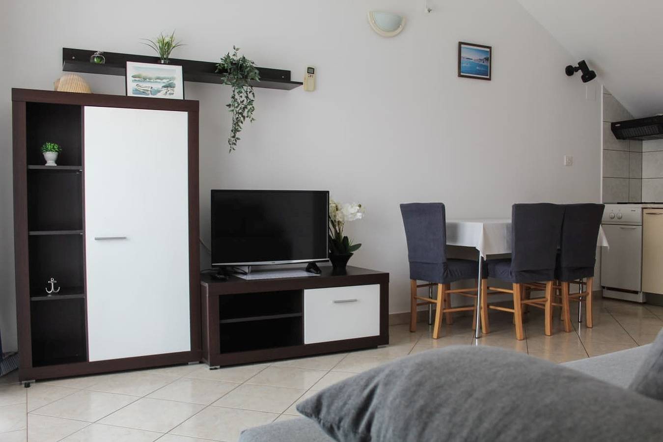 Ganze Wohnung, Ferienwohnung in Tribunj mit Meerblick, Balkon, Klimaanlage, W-Lan (5034-2) in Tribunj, Šibenik-Knin