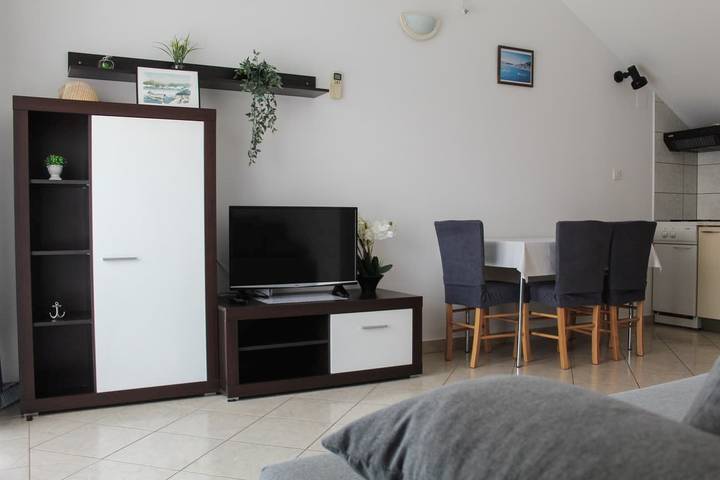 Gîte pour 4 personnes, avec balcon à Tribunj - 2