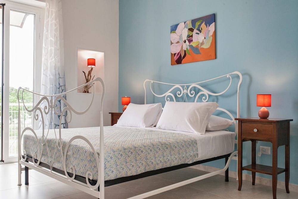 Entire apartment, Casa Fiorita Patio & Parking - Lecce Selection in Lecce, Lecce Province